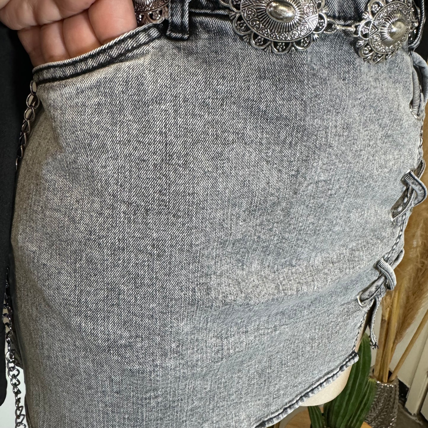 Chica Sexy Denim Skirt-Black