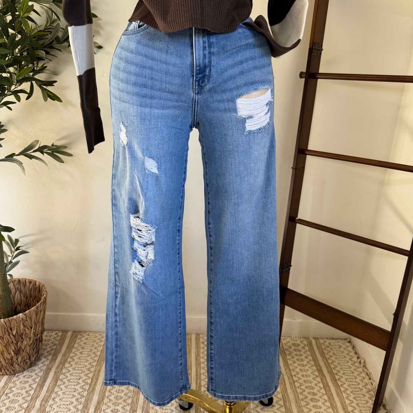 V2652M Ripped Jeans-LT Blue