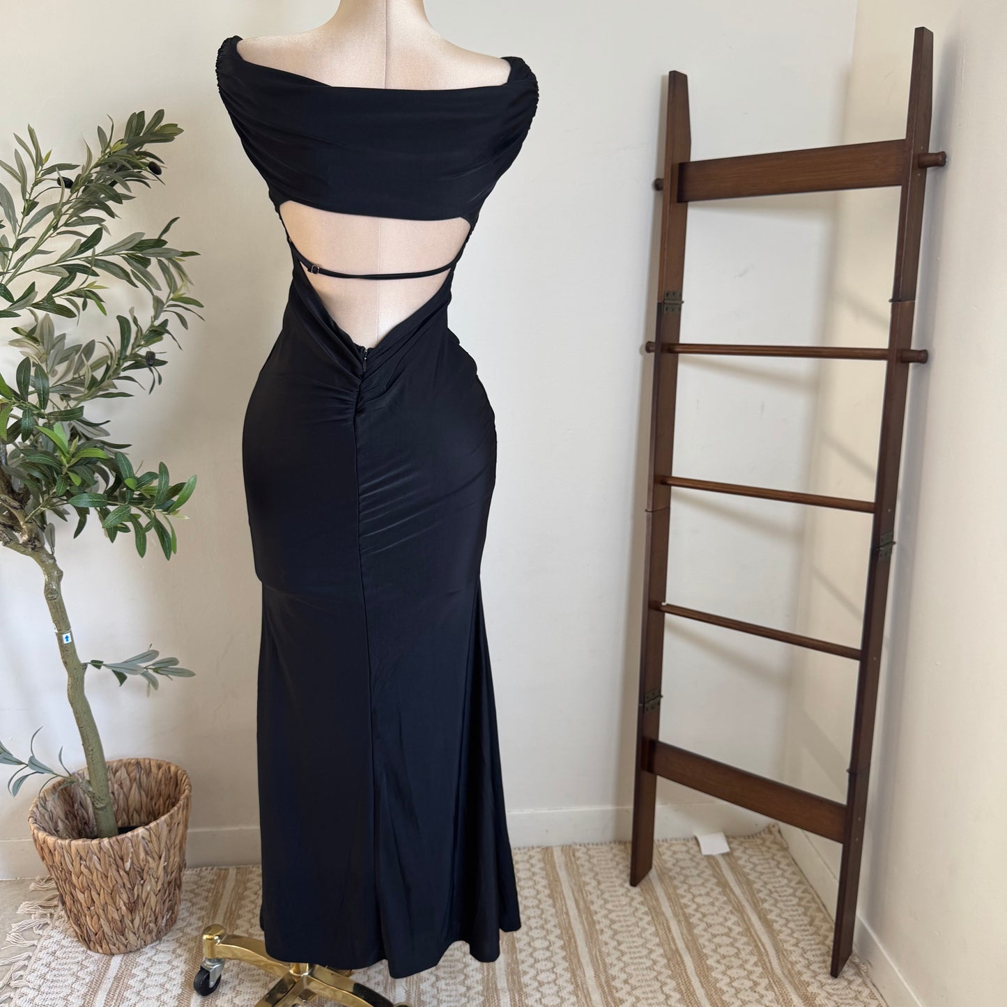 Off shoulder open back mermaid Gown-Black