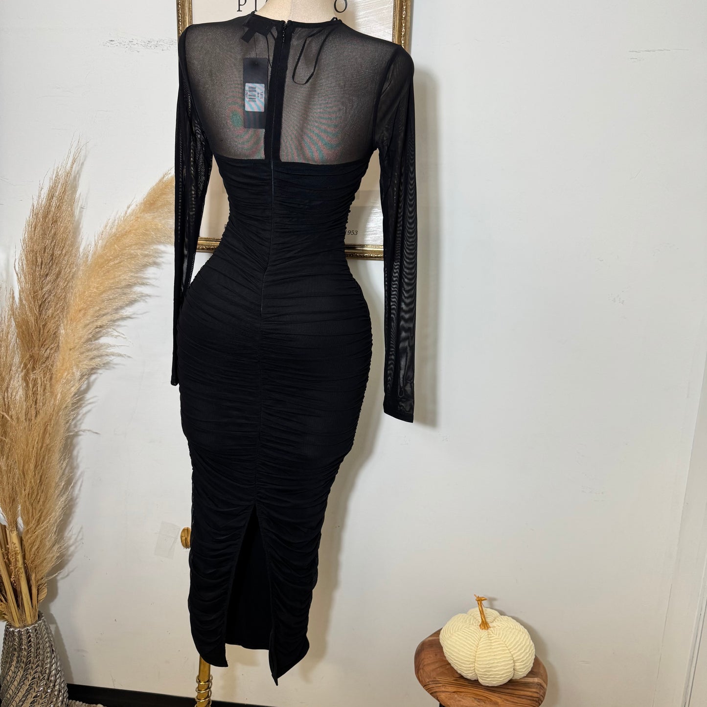 Round Neck Long Sleeve Ruching Midi Dress-Black