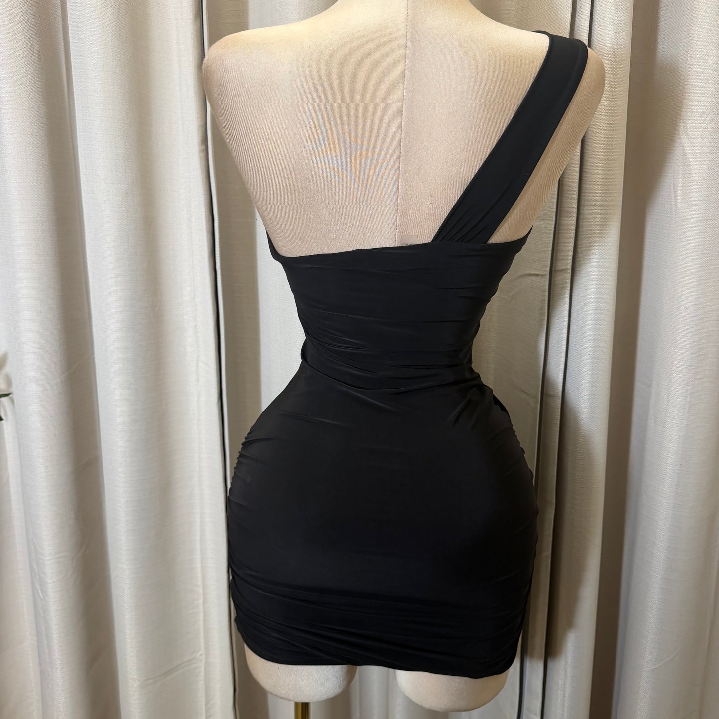 DRAPED STRAPLESS RUCHED MINI DRESS-Black