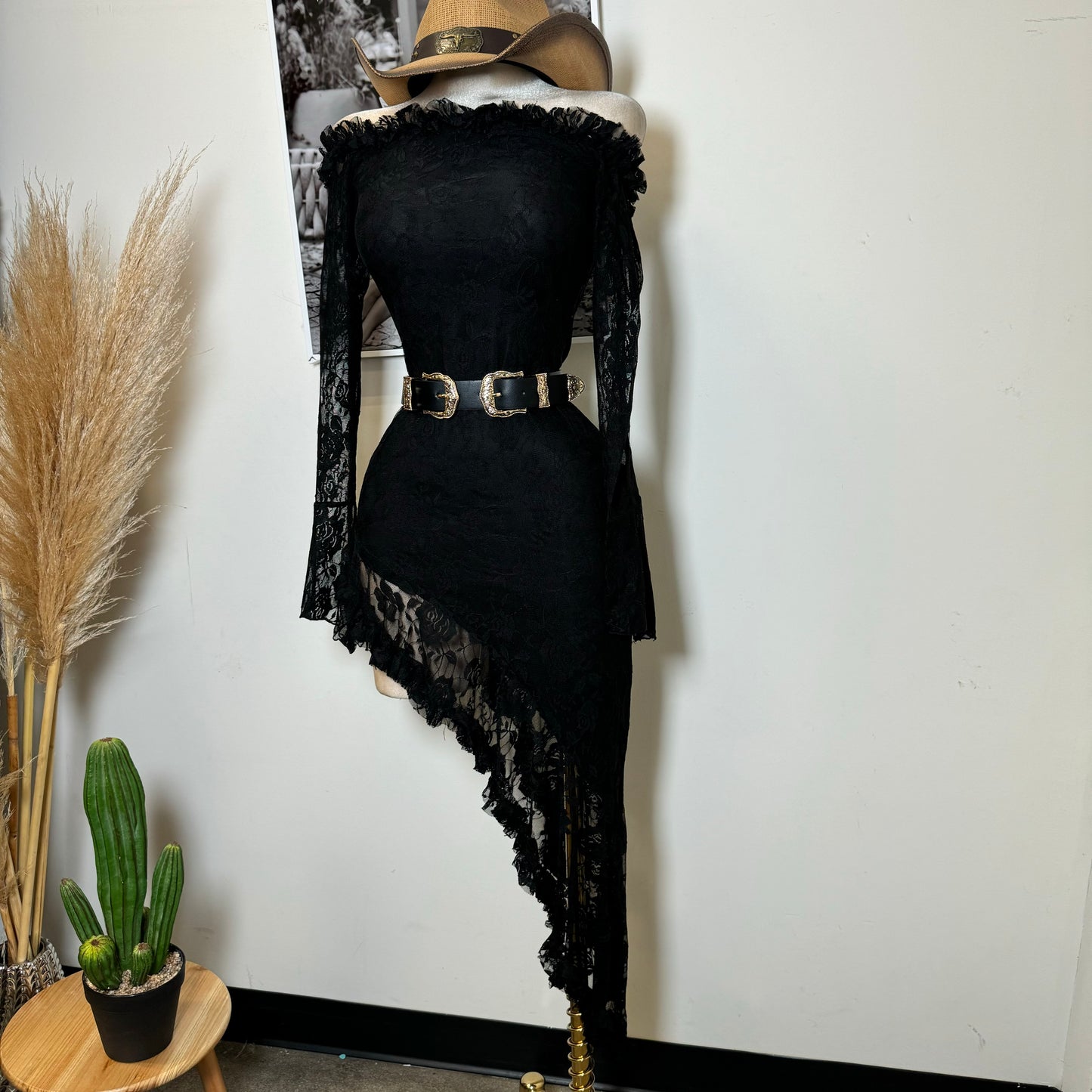 Off Shoulder Lace Dress-Black1