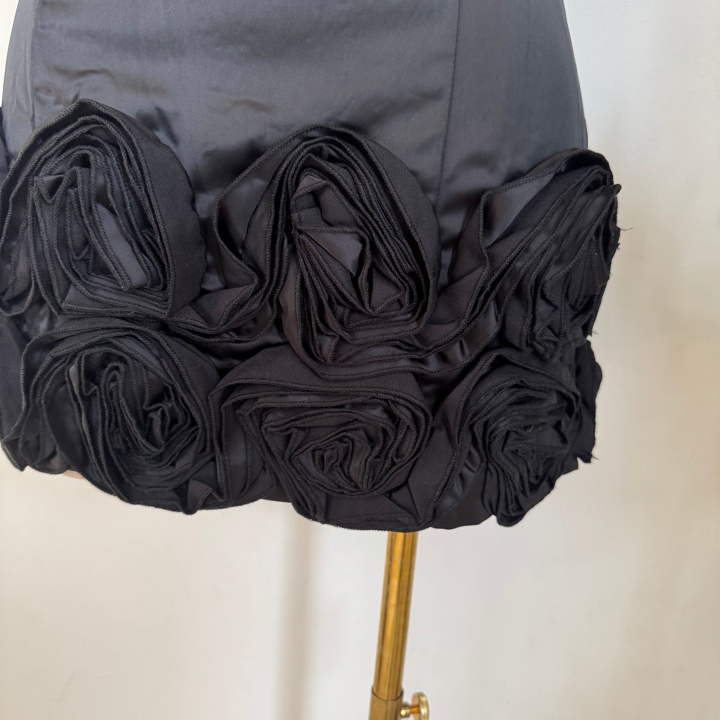 THICK STRETCH MATT SATIN DRESS
-Black