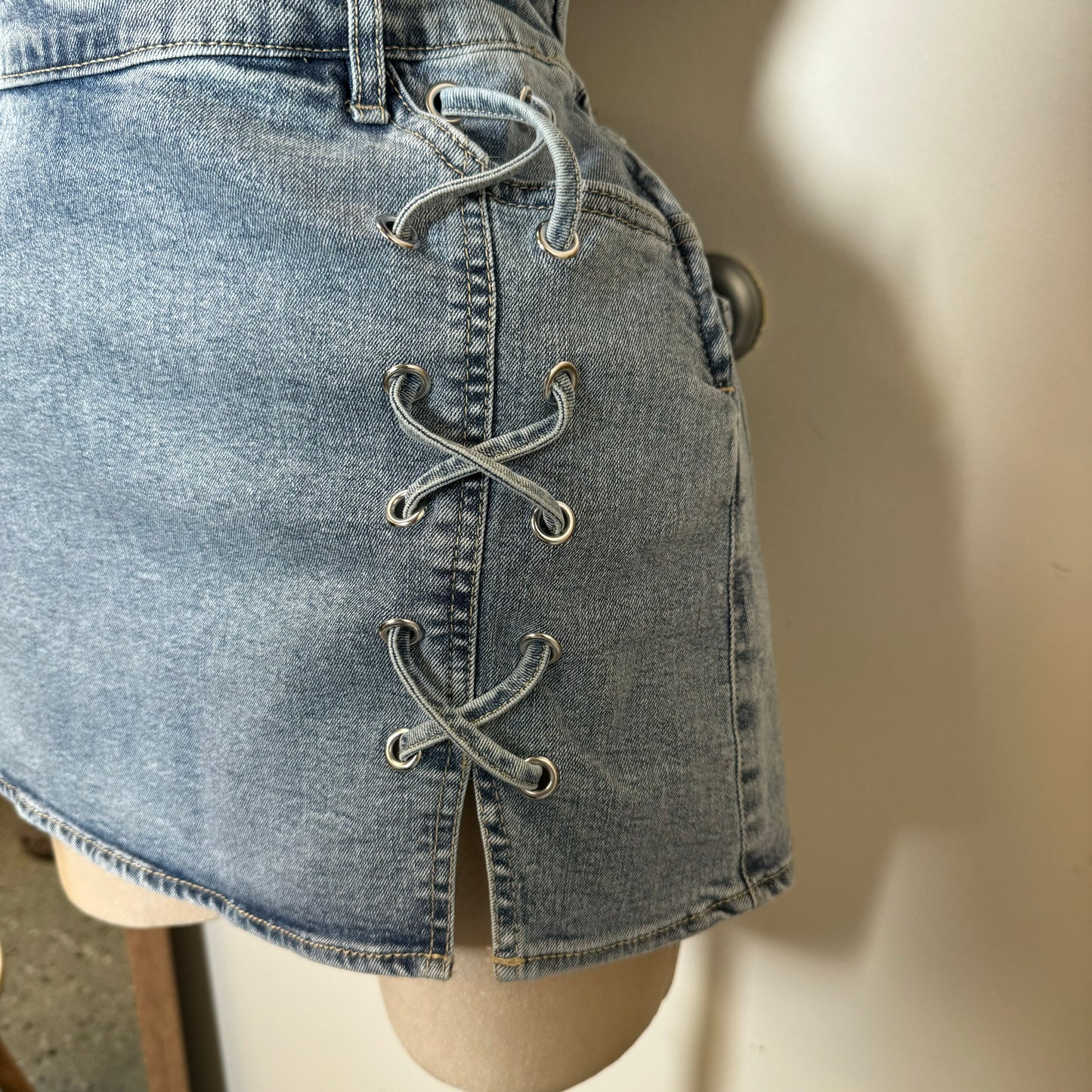 Chica Sexy Denim Skirt-Blue