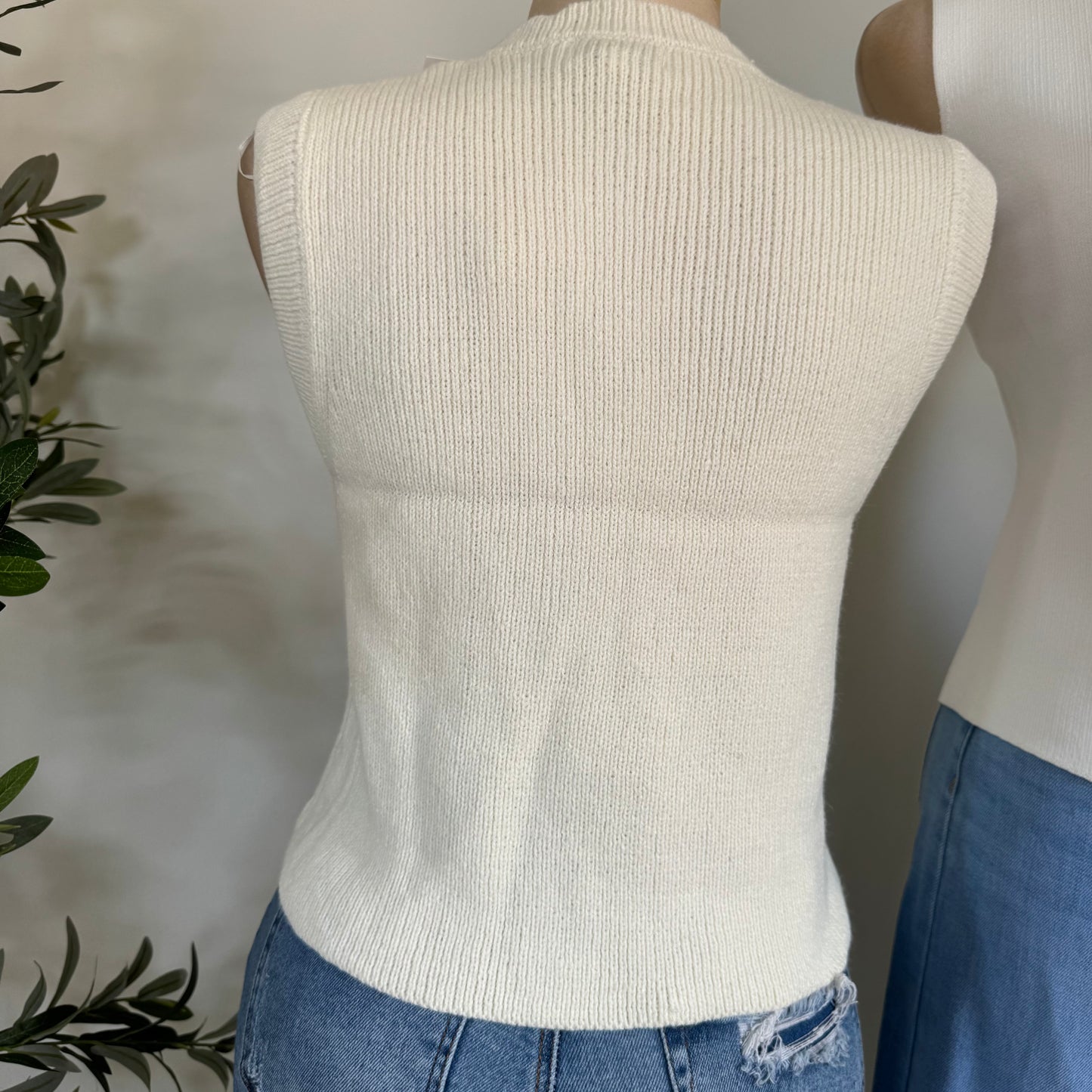 Sleeveless Knit Sweater Vest -Ivory