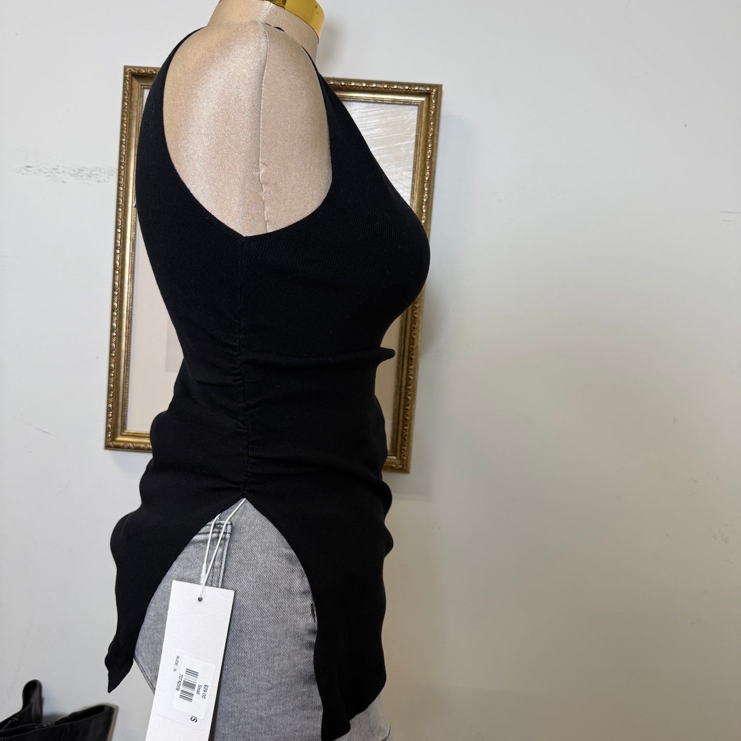 Asymmetrical hem Sleeveless Knit Top-Black