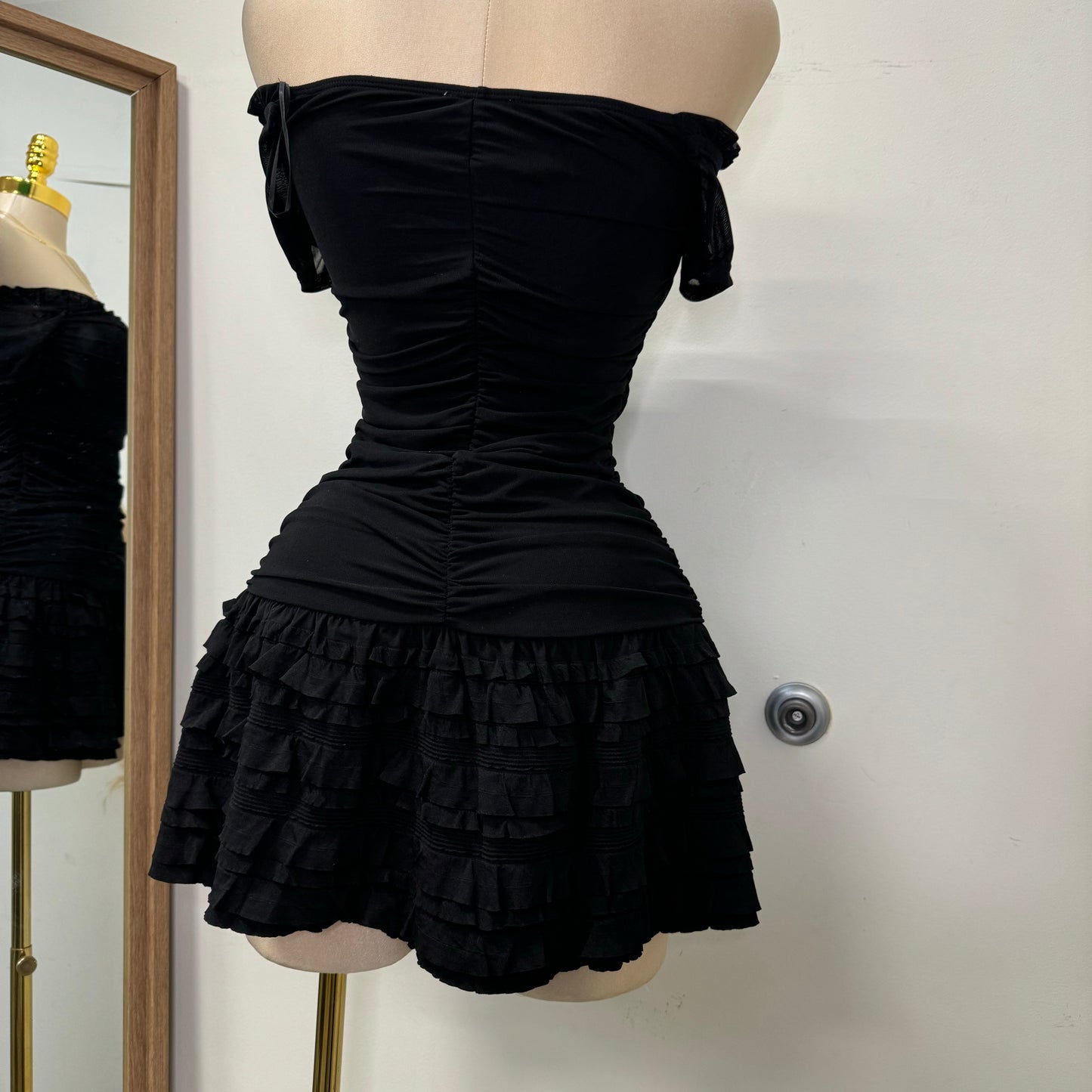 Edge Mesh Off Shoulder Ruffled Dress-Black