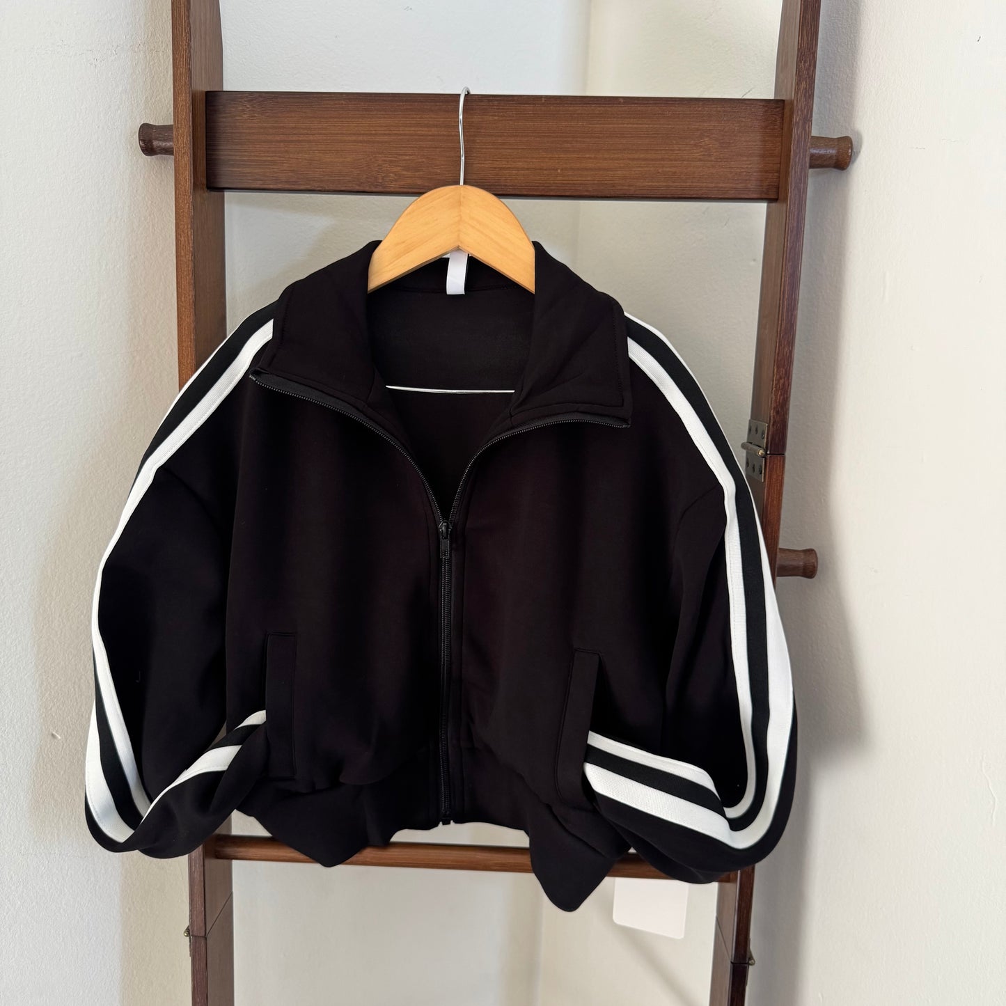 Striped Cropped Sweater-Black