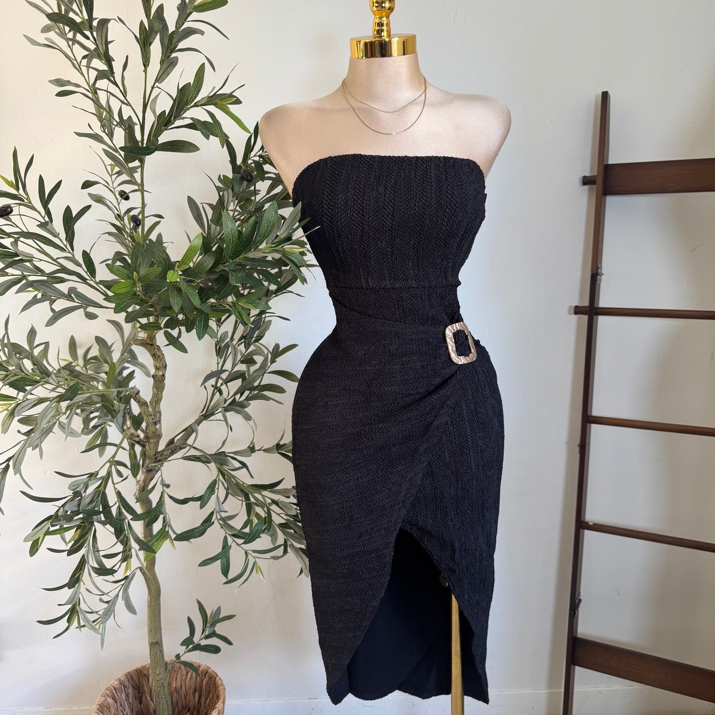 Textured knit w/ trim Buckle Midi Dress-Black