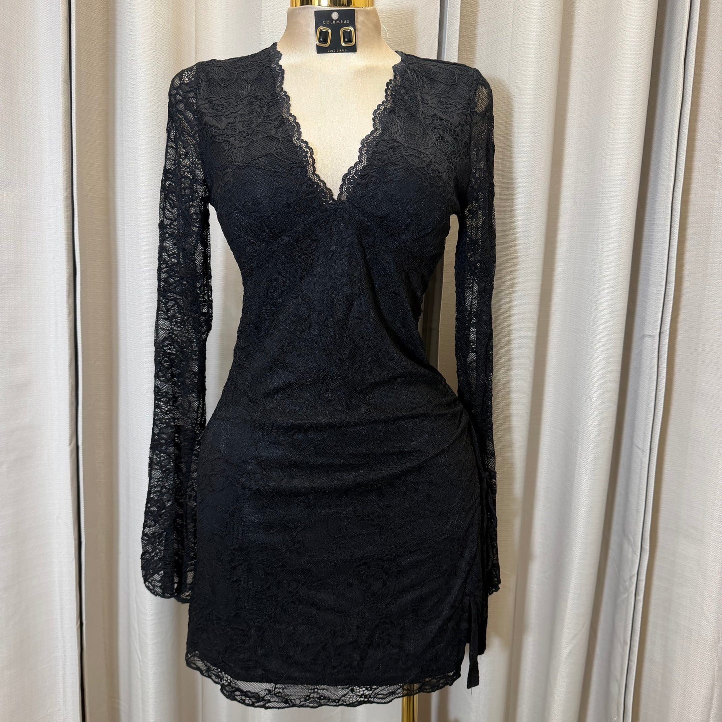 Scallop Edge Lace side slit Mini Dress-Black
