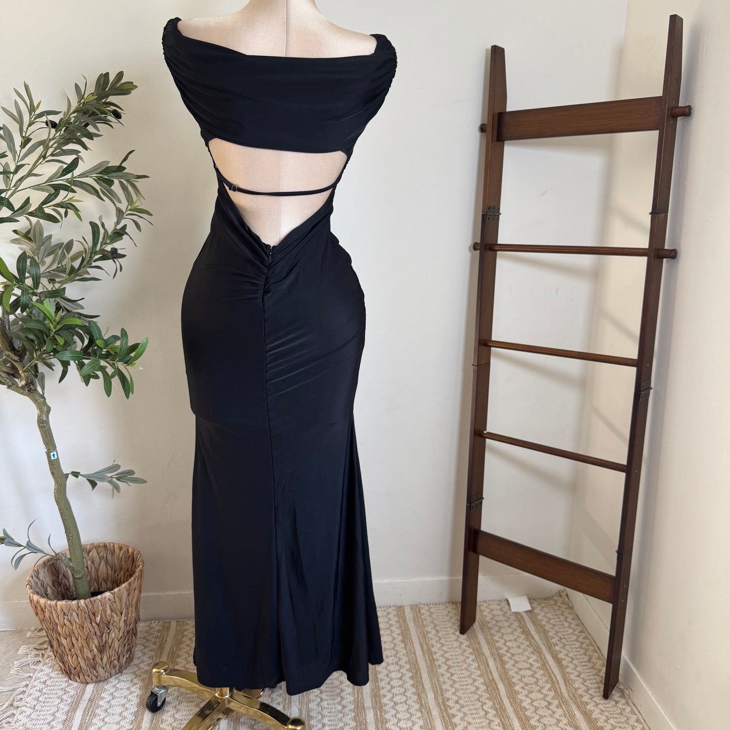 Off shoulder open back mermaid Gown-Black