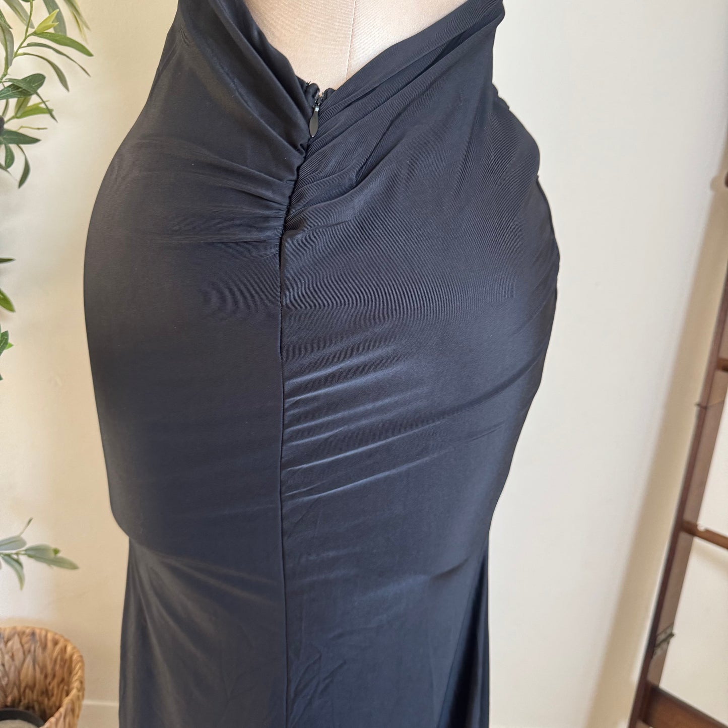 Off shoulder open back mermaid Gown-Black