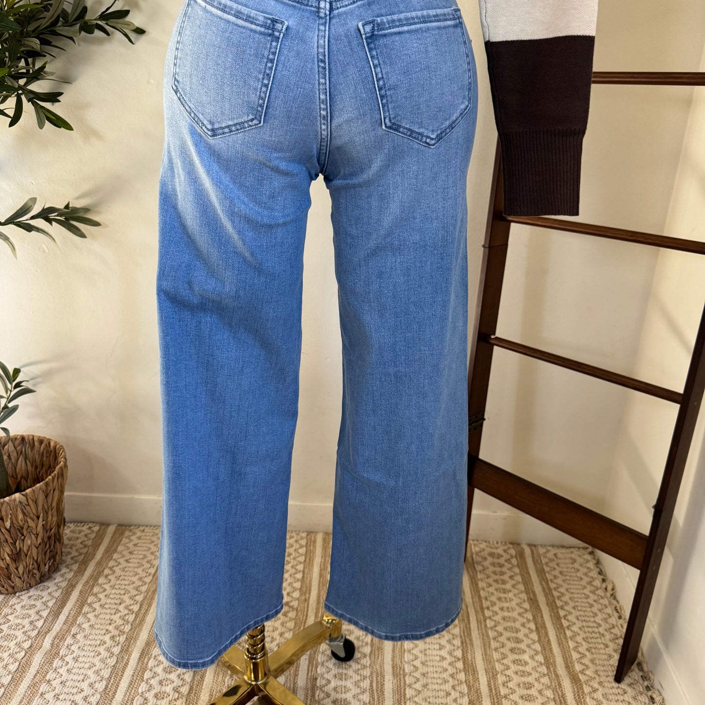 V2652M Ripped Jeans-LT Blue