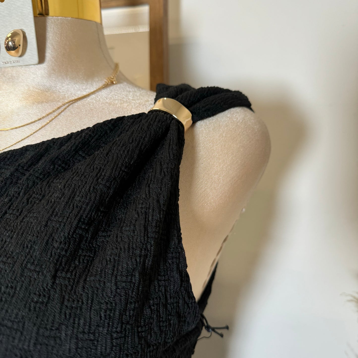 Metak Trim Textured Top-Black