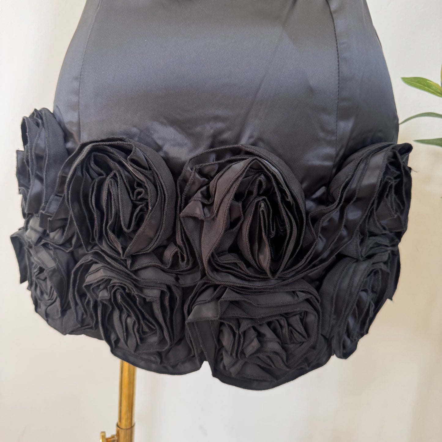 THICK STRETCH MATT SATIN DRESS
-Black