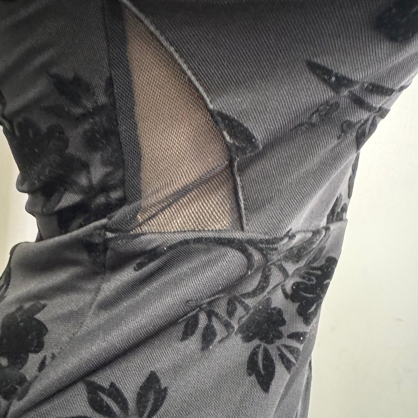 Floral Flocking Round Neck Bodycon Dress-Black