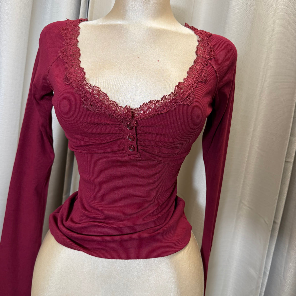 Long sleeve ribbed Lace Detail-Wine