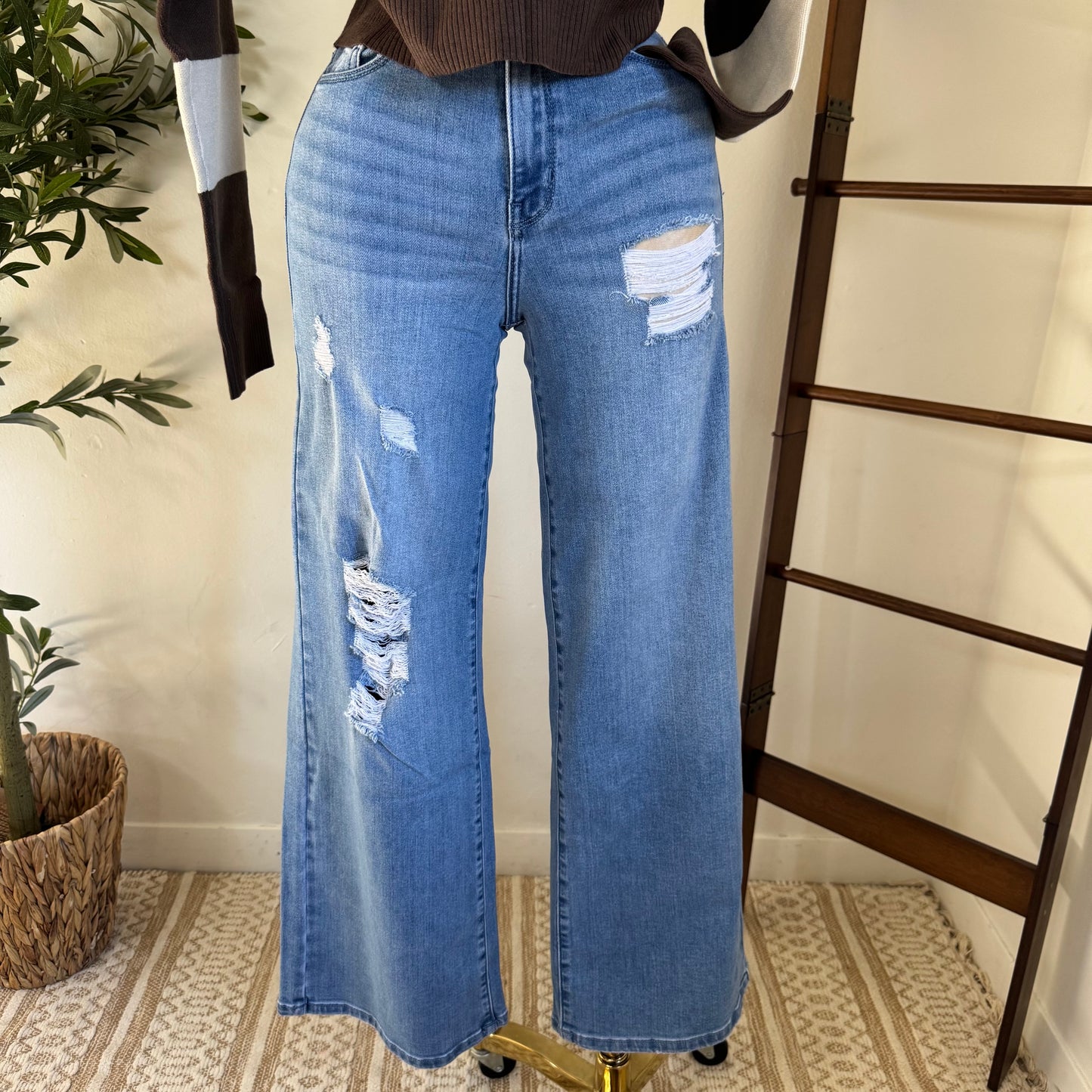 V2652M Ripped Jeans-LT Blue