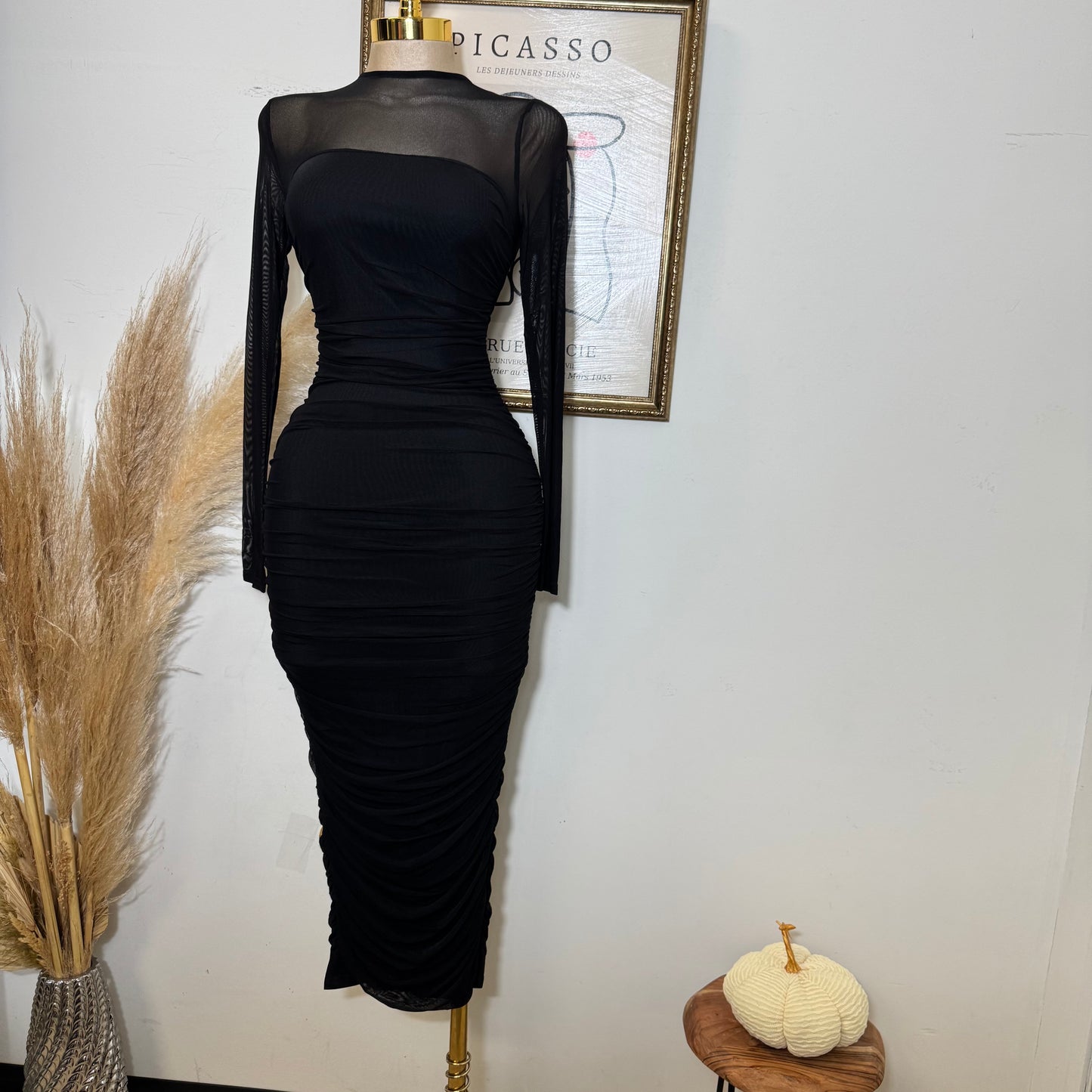 Round Neck Long Sleeve Ruching Midi Dress-Black