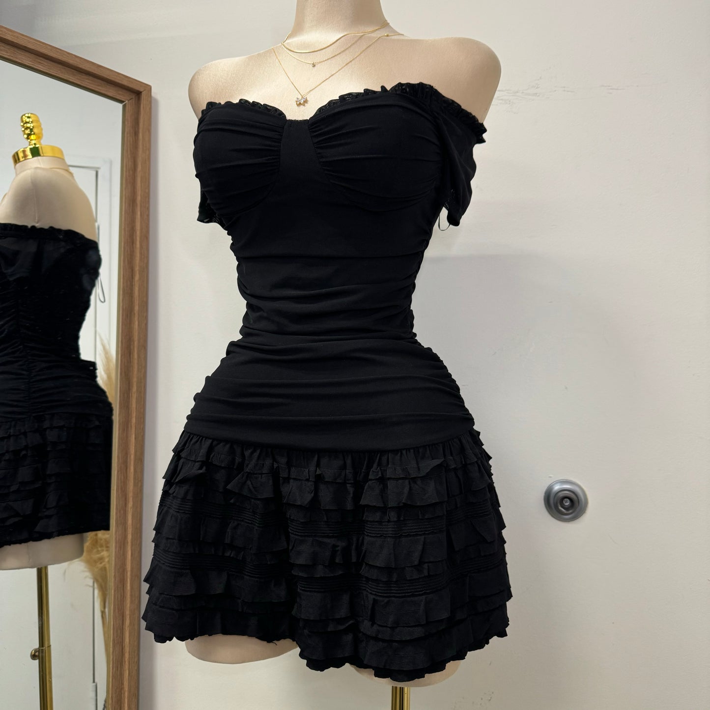 Edge Mesh Off Shoulder Ruffled Dress-Black