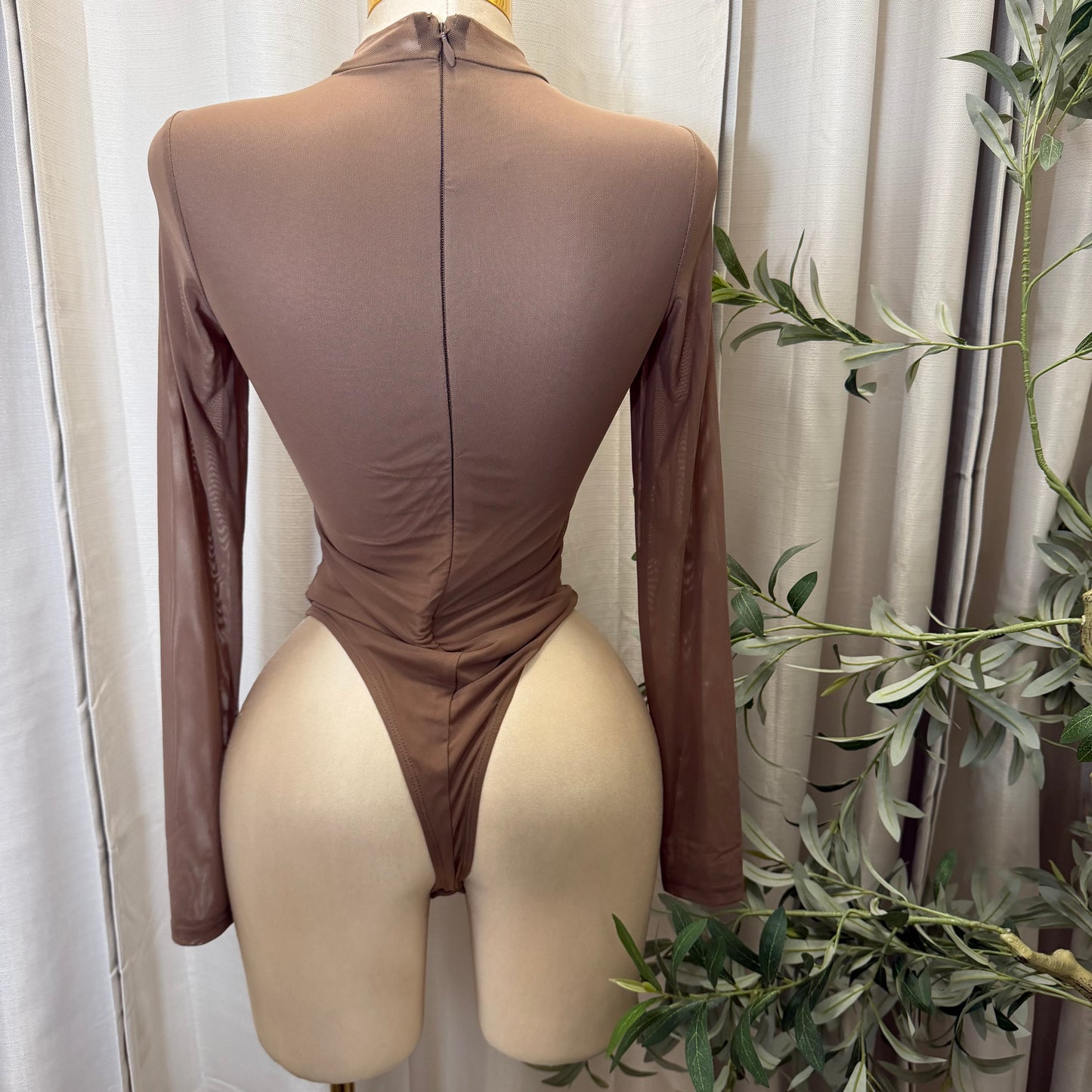 LONG SLEEVE MOCK NECK BODYSUIT- Brown