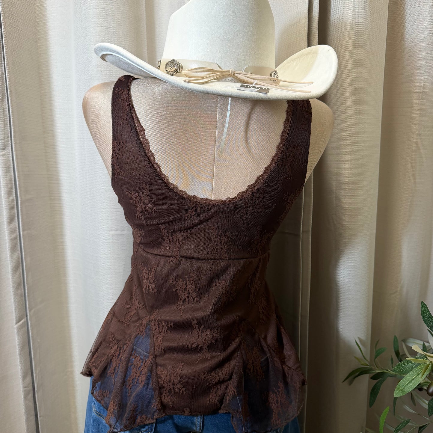 Sleeveless Floral lace Detail Top-Brown
