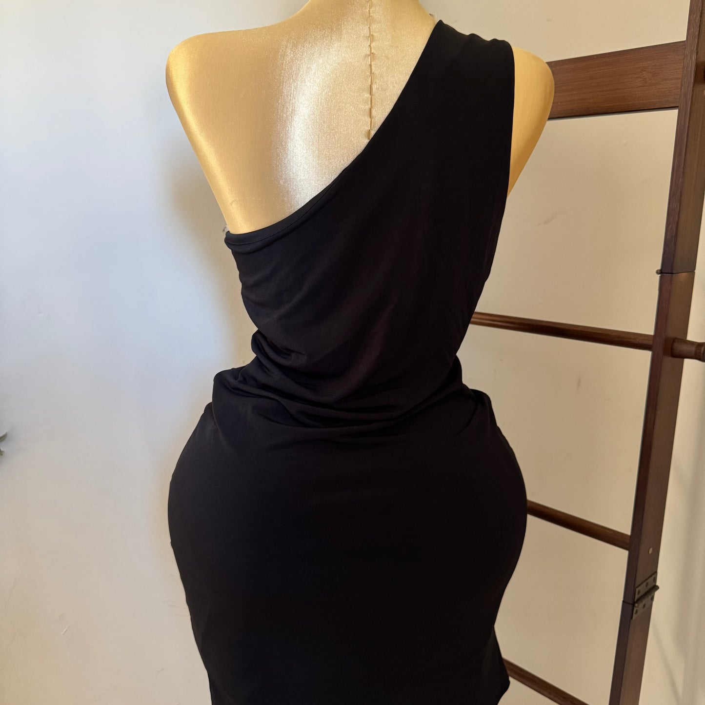 One Shoulder Dress with Gold Detail Plus size-Black