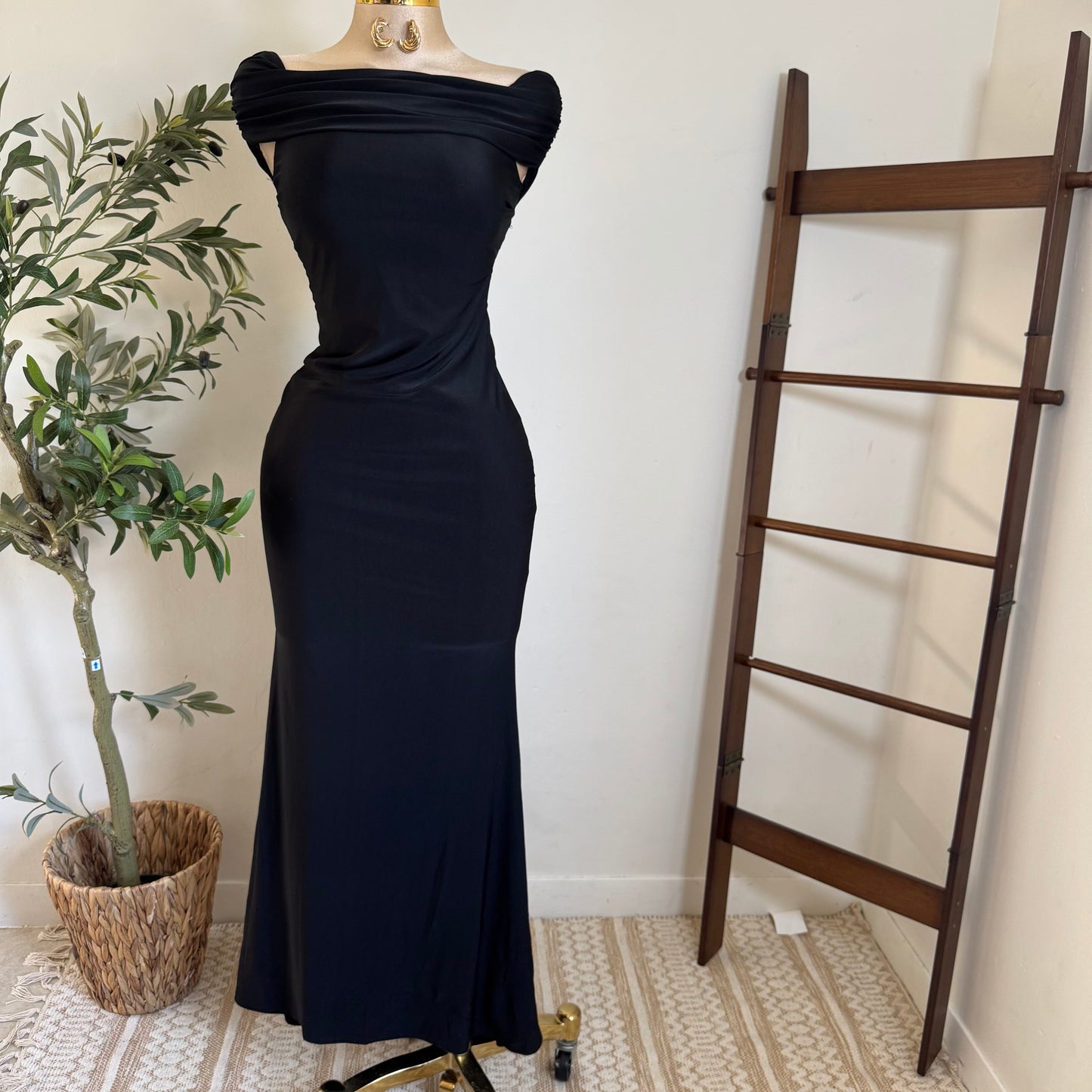 Off shoulder open back mermaid Gown-Black