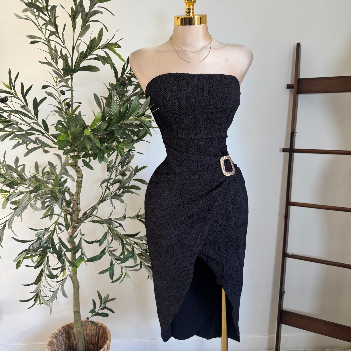Textured knit w/ trim Buckle Midi Dress-Black