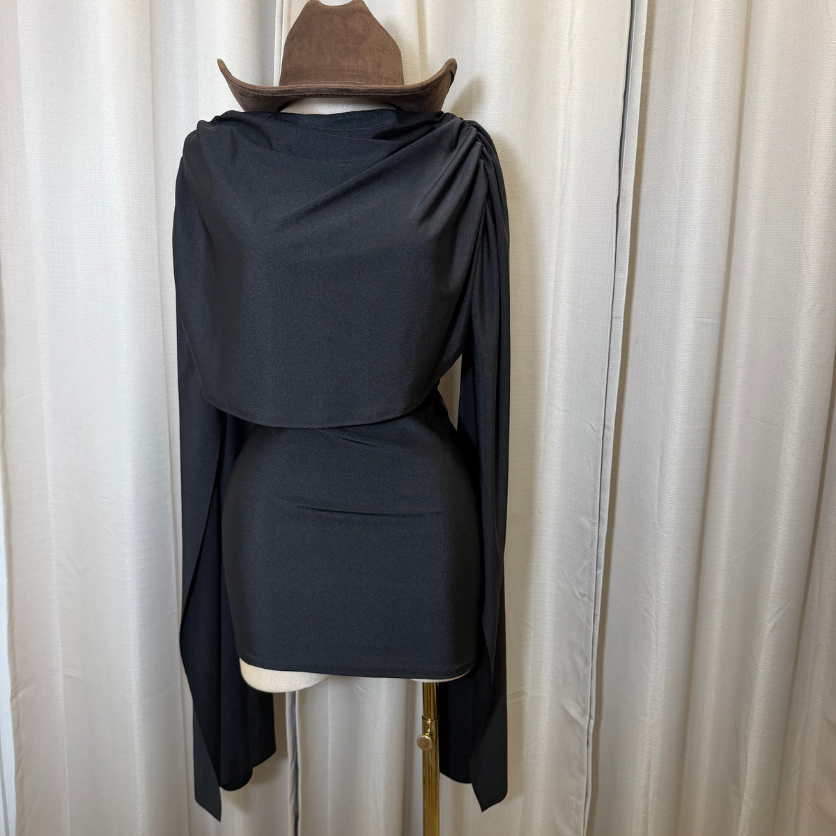 Long sleeve Dress with Drape in the front-Negro/Black