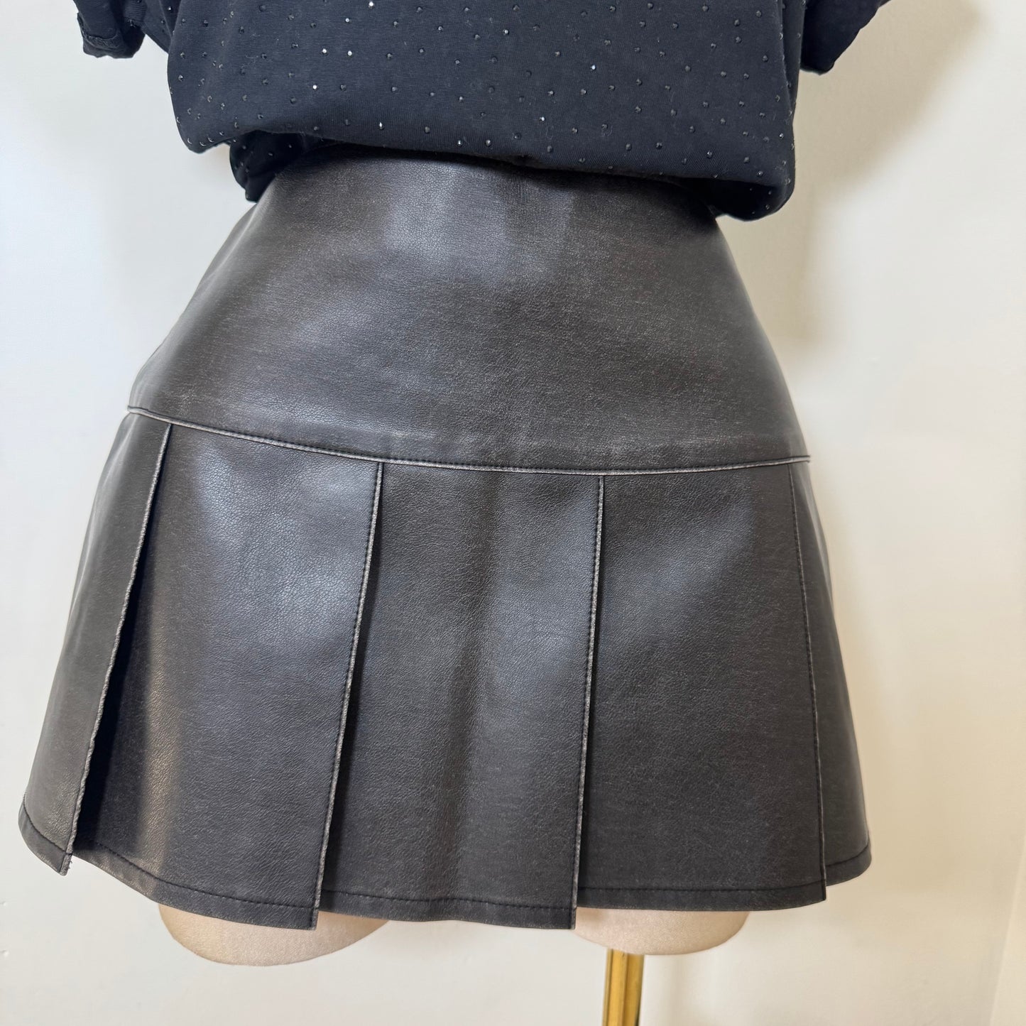 Vintage wash Faux Leather Pleats Skirt-Black