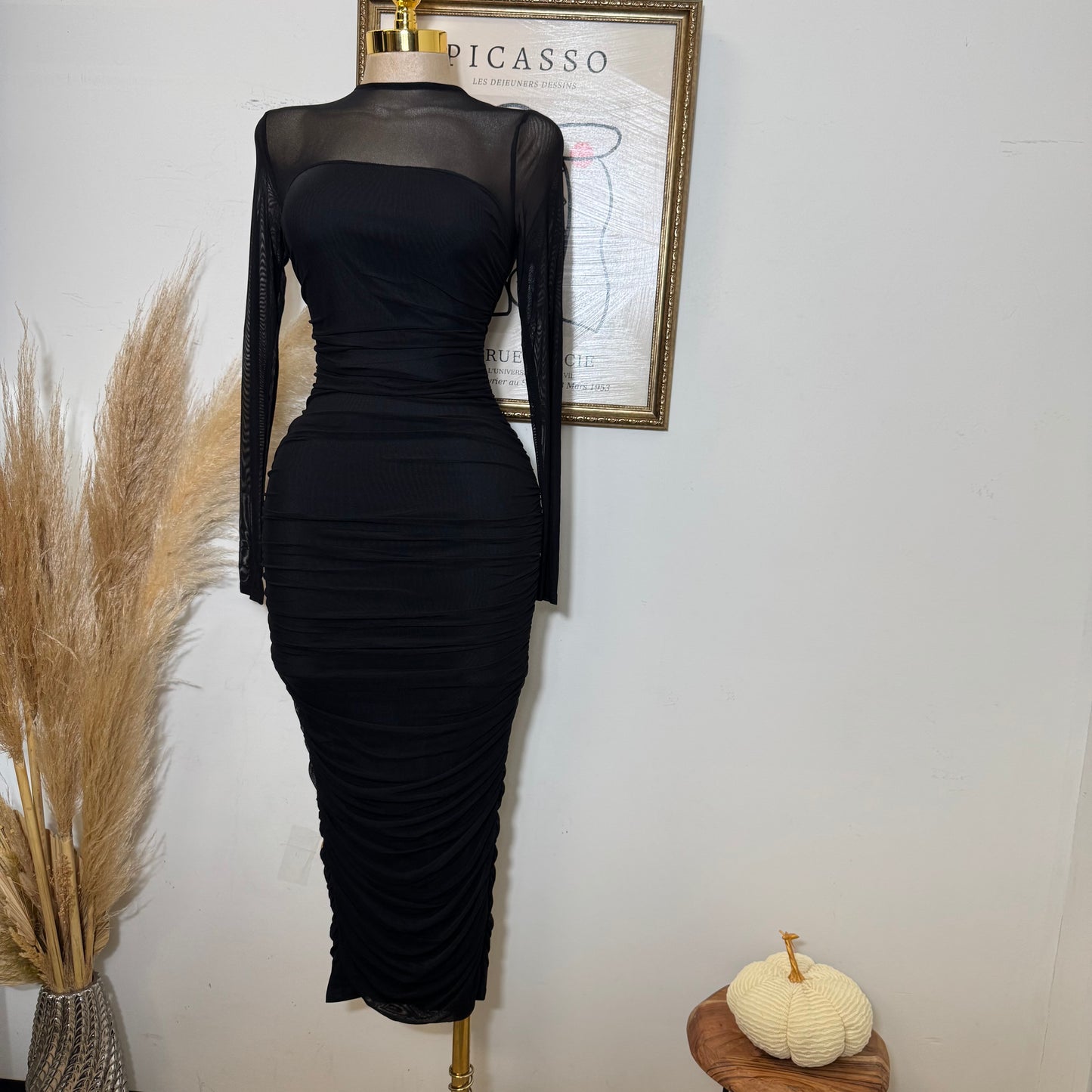 Round Neck Long Sleeve Ruching Midi Dress-Black