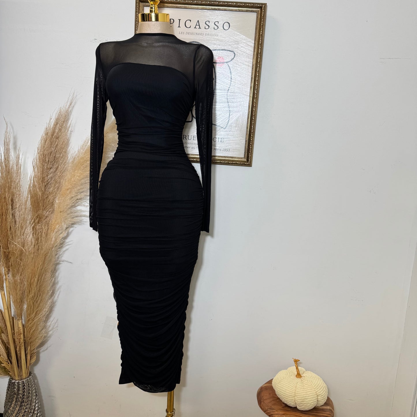 Round Neck Long Sleeve Ruching Midi Dress-Black