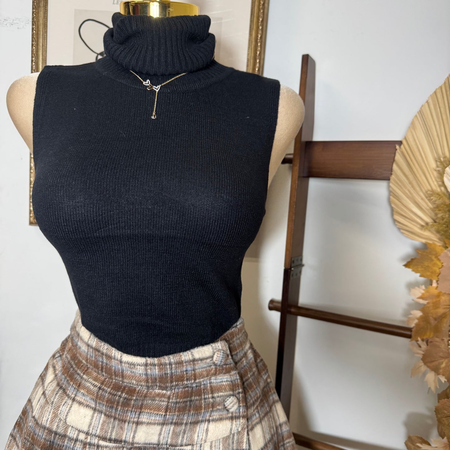 Sleeveless Turtle Neck Sweater Top-Black