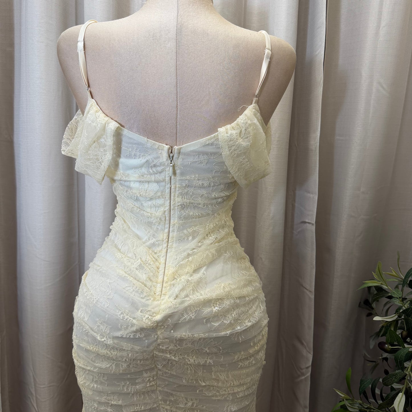 OFF SHOULDER LACE MAXI DRESS-Cream