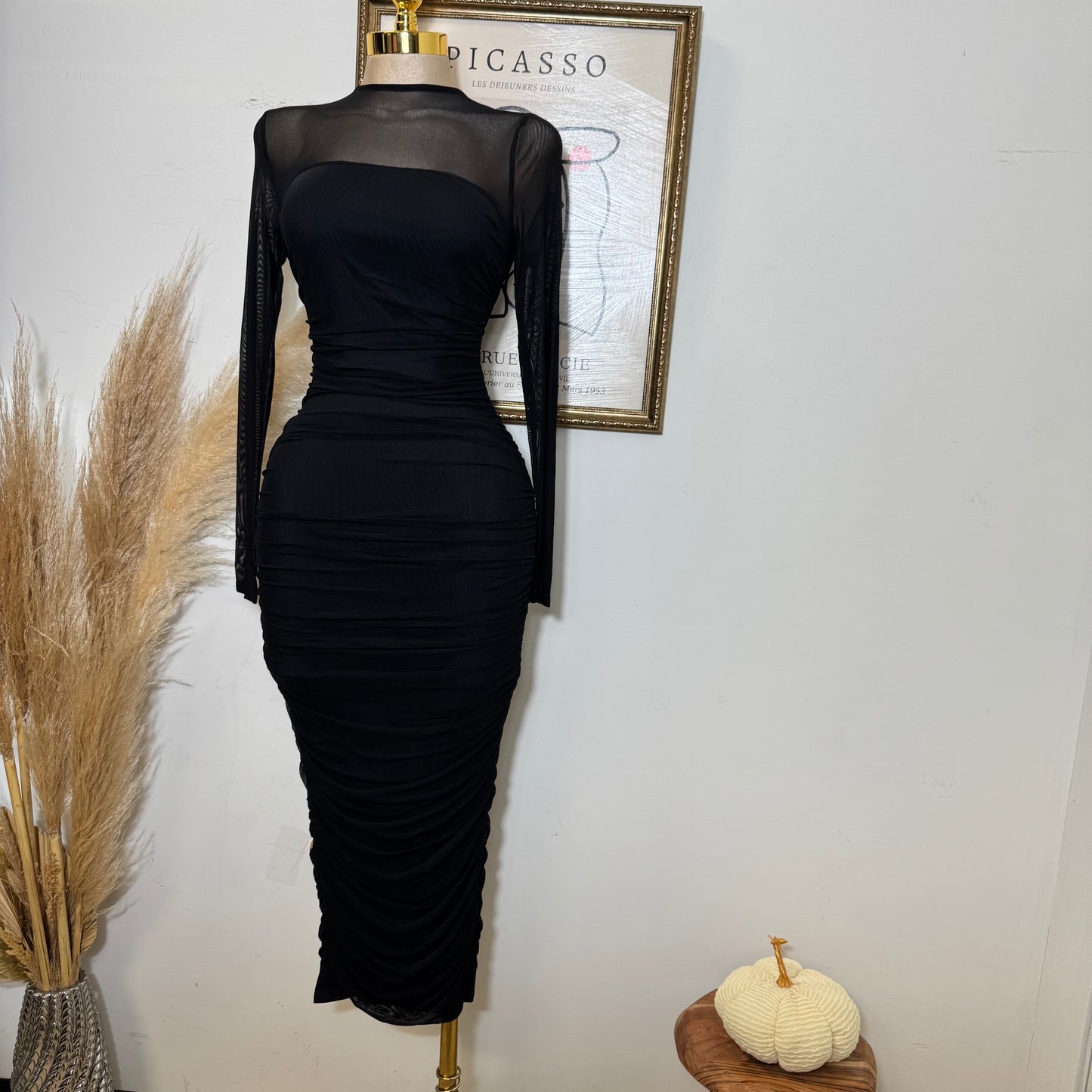Round Neck Long Sleeve Ruching Midi Dress-Black