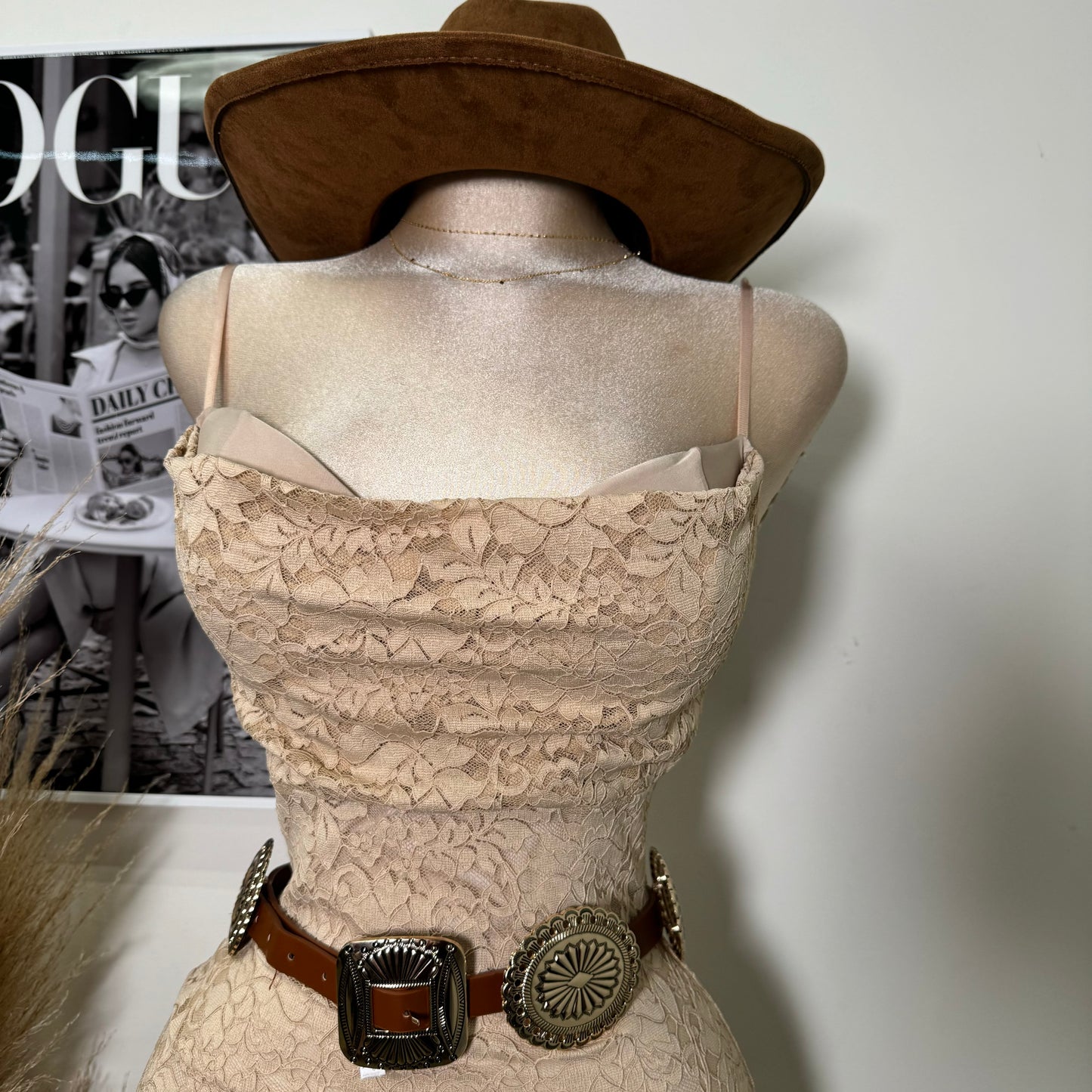 Corazón Mágico Lace Dress-Beige