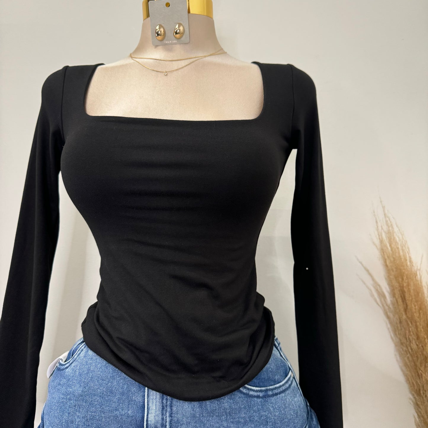 Double Layered & Soft Material Long Sleeve-Black