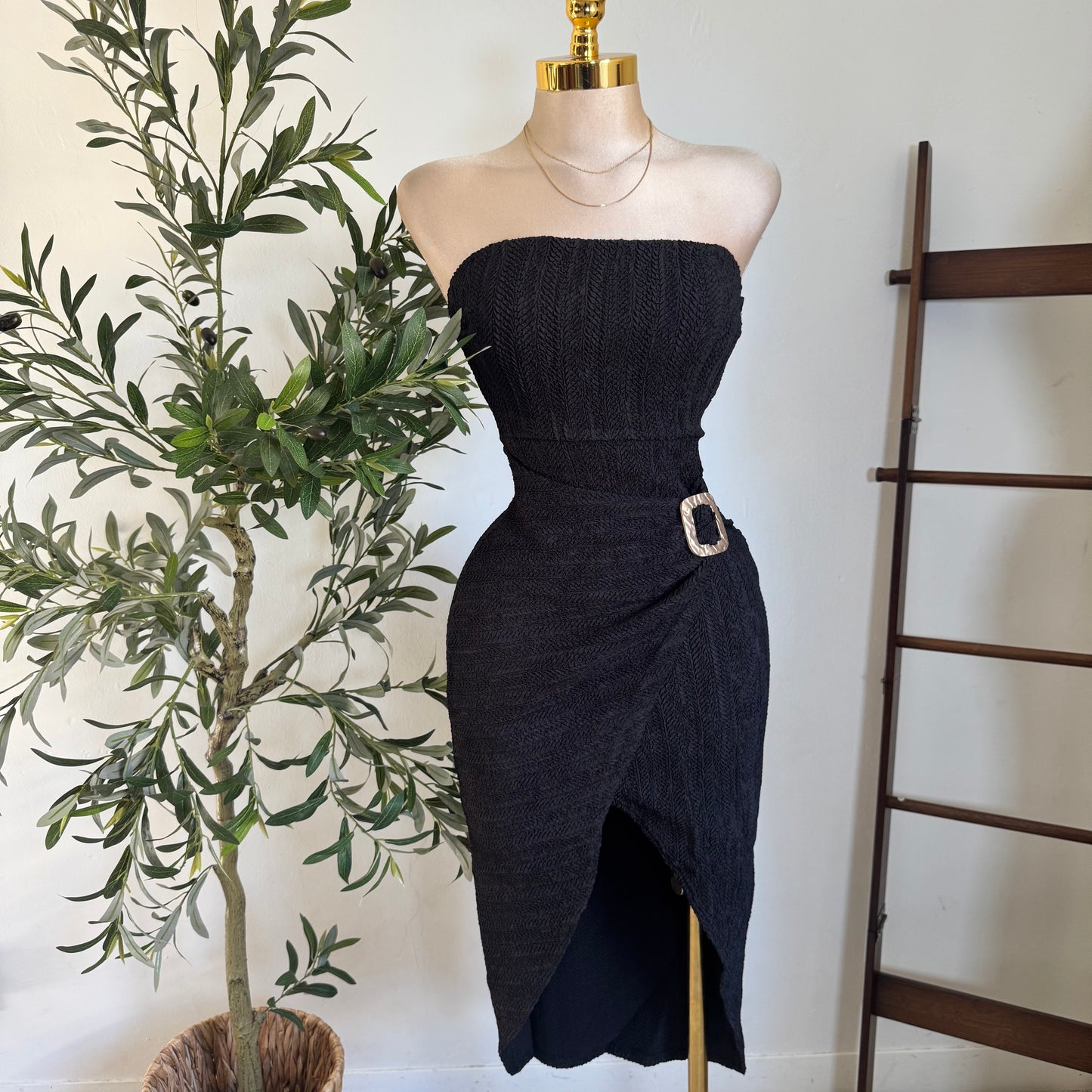 Textured knit w/ trim Buckle Midi Dress-Black