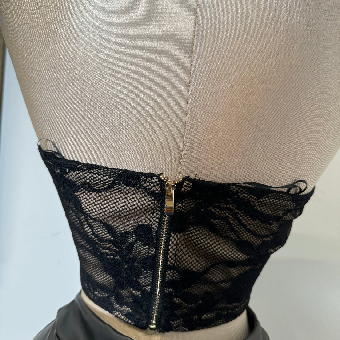STRETCH LACE CORSET DETAIL STRAPLESS BUSTIER-Black