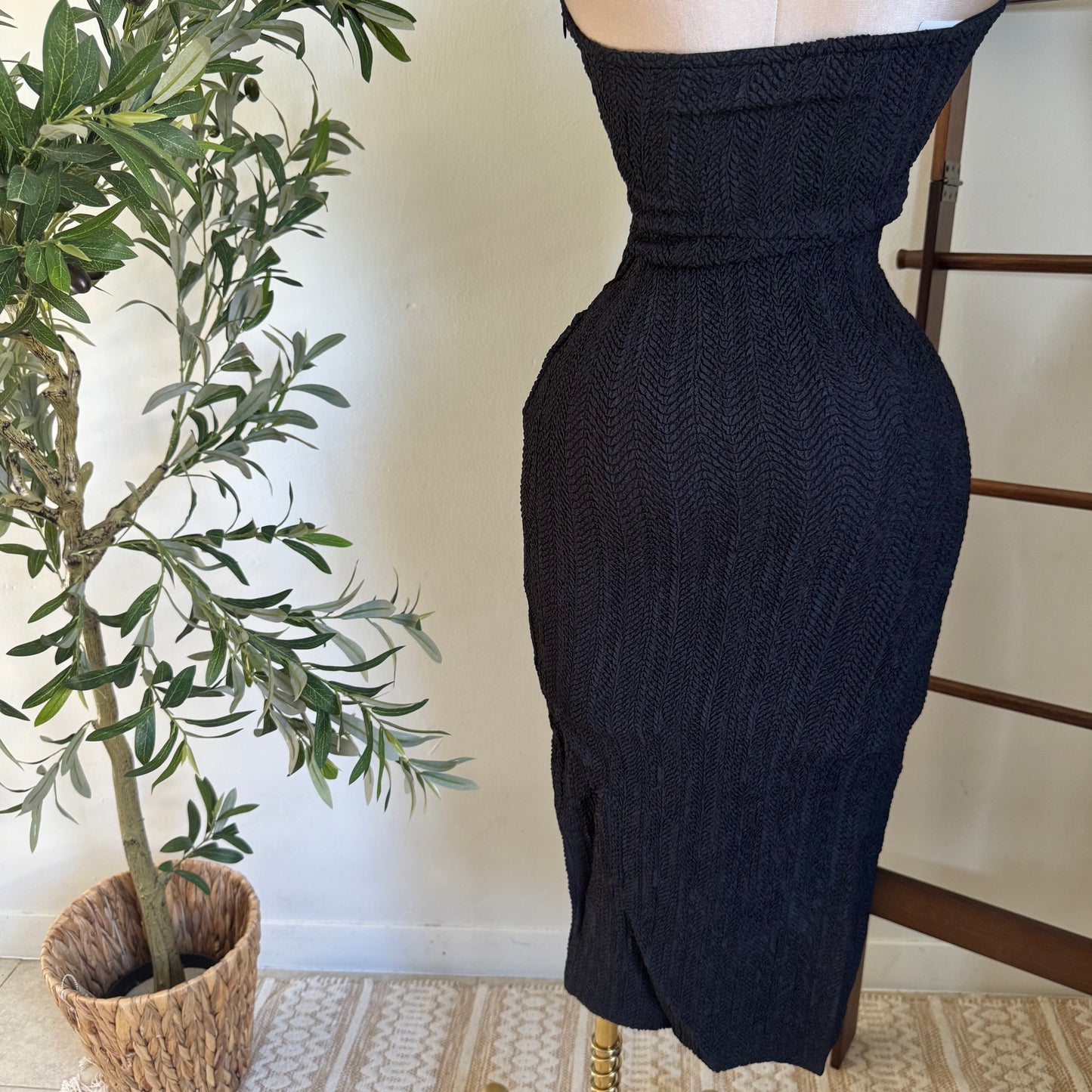 Textured knit w/ trim Buckle Midi Dress-Black