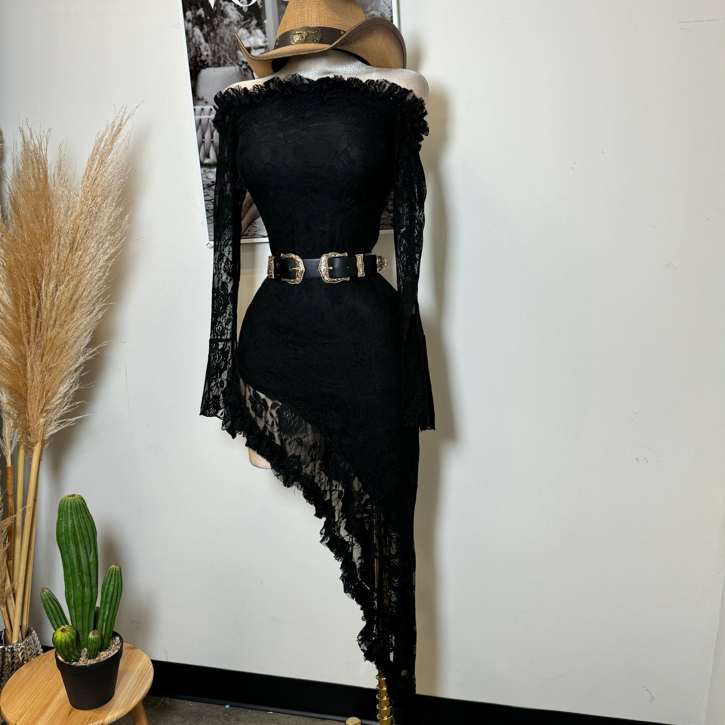 Off Shoulder Lace Dress-Black1