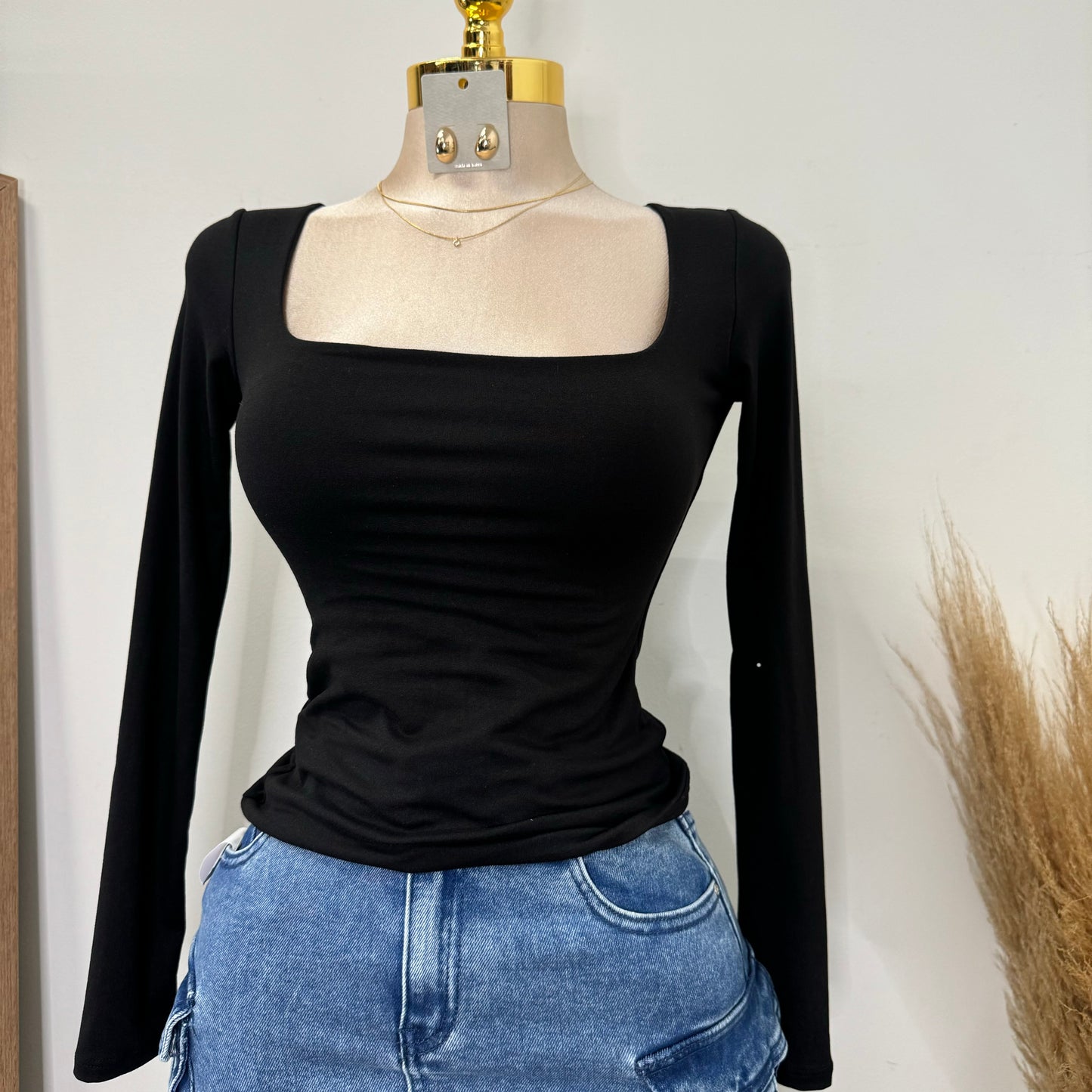 Double Layered & Soft Material Long Sleeve-Black