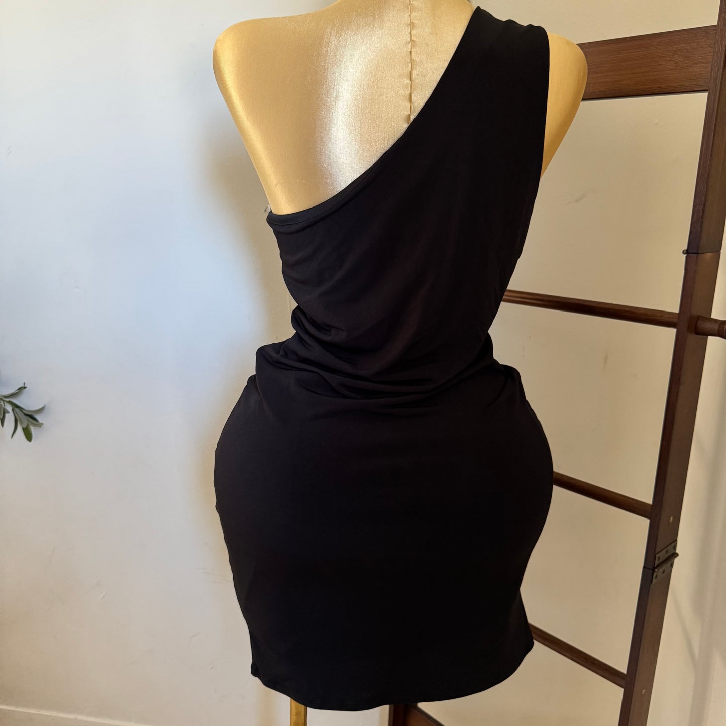 One Shoulder Dress with Gold Detail Plus size-Black