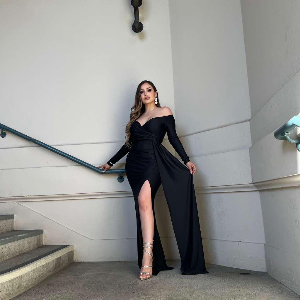 Off shoulder long sleeve Maxi Dress-Black