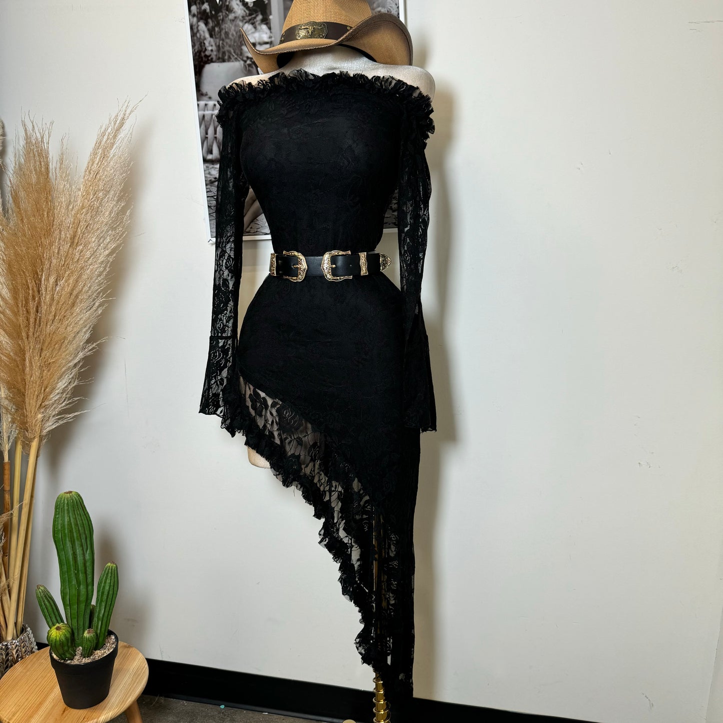 Off Shoulder Lace Dress-Black1