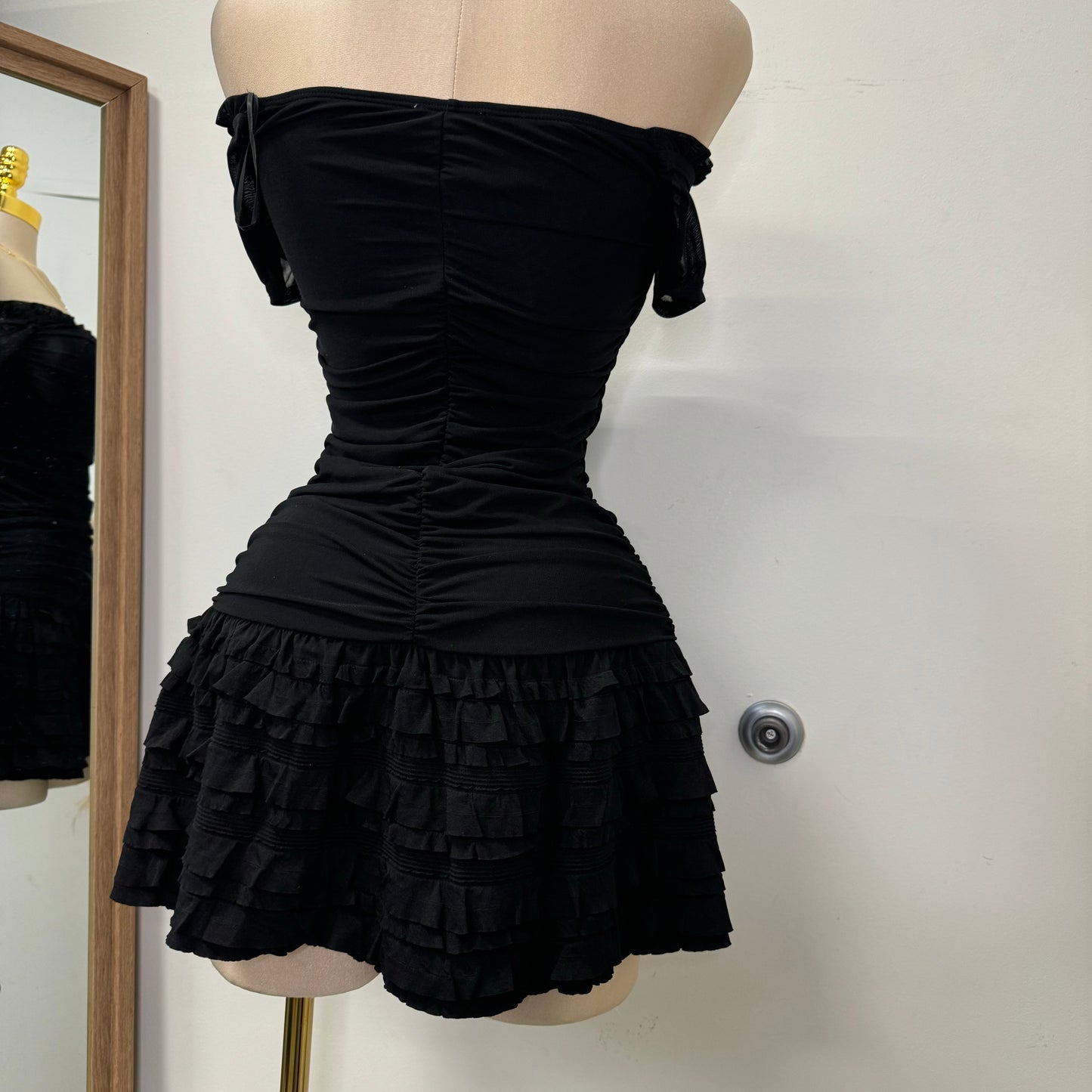 Edge Mesh Off Shoulder Ruffled Dress-Black