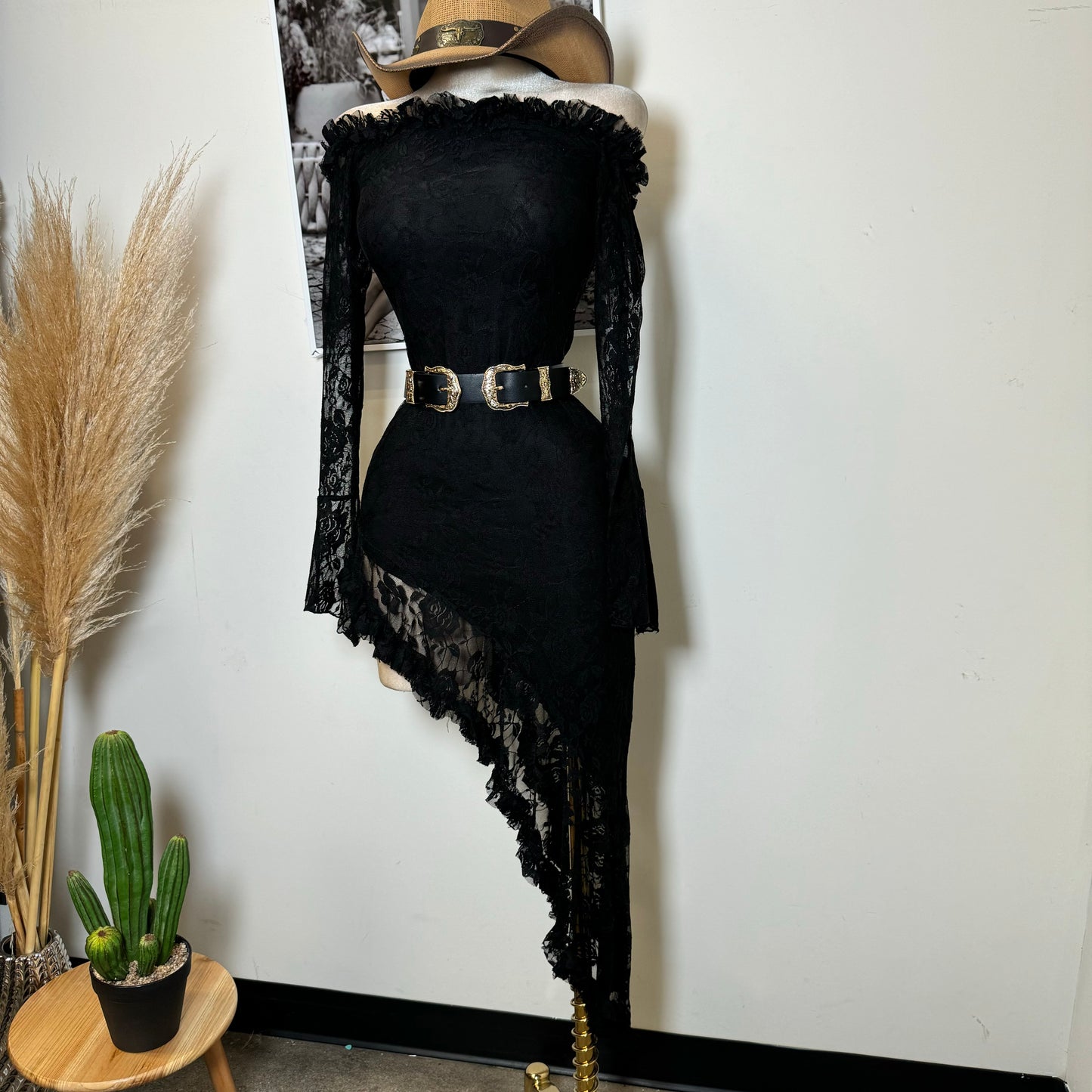 Off Shoulder Lace Dress-Black1
