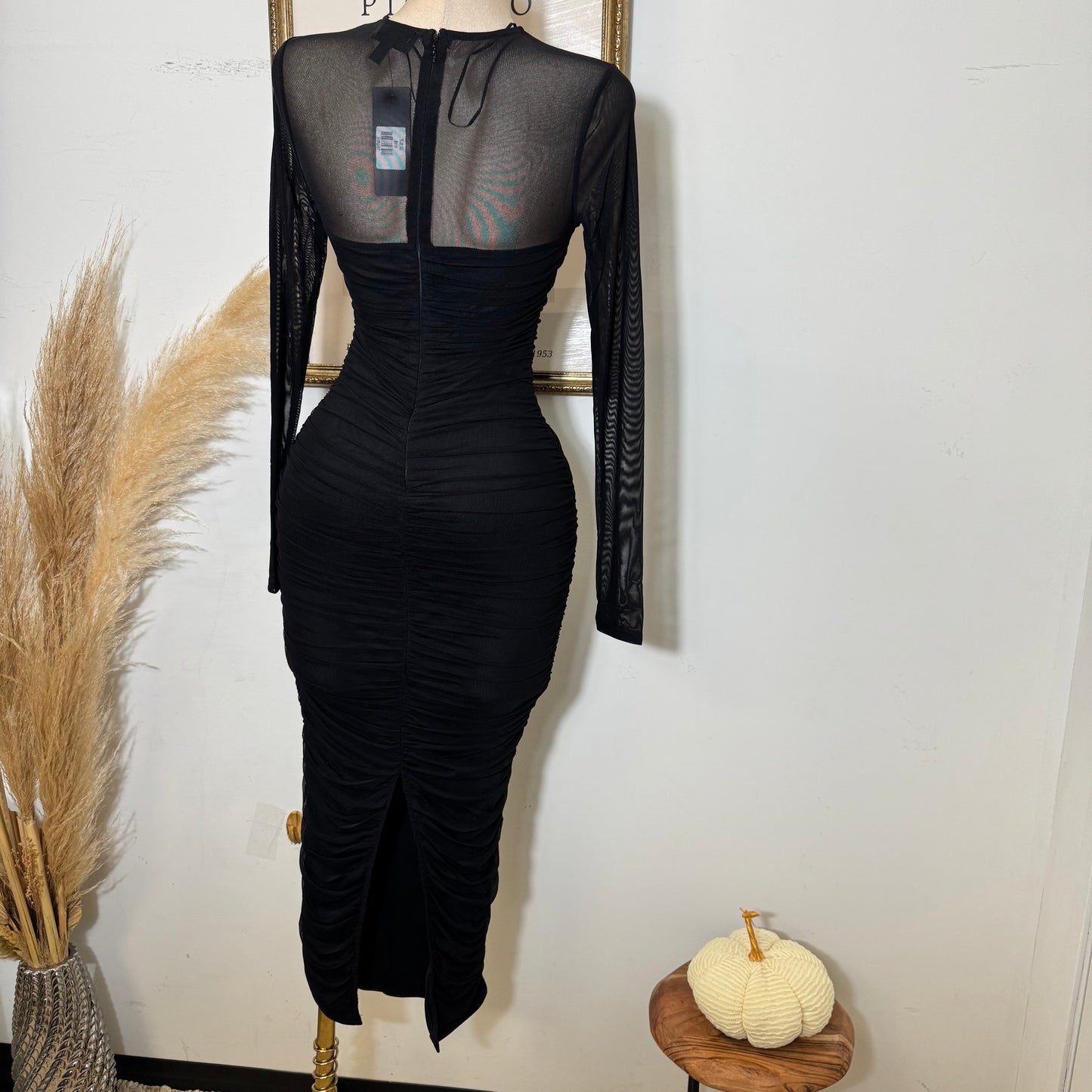 Round Neck Long Sleeve Ruching Midi Dress-Black