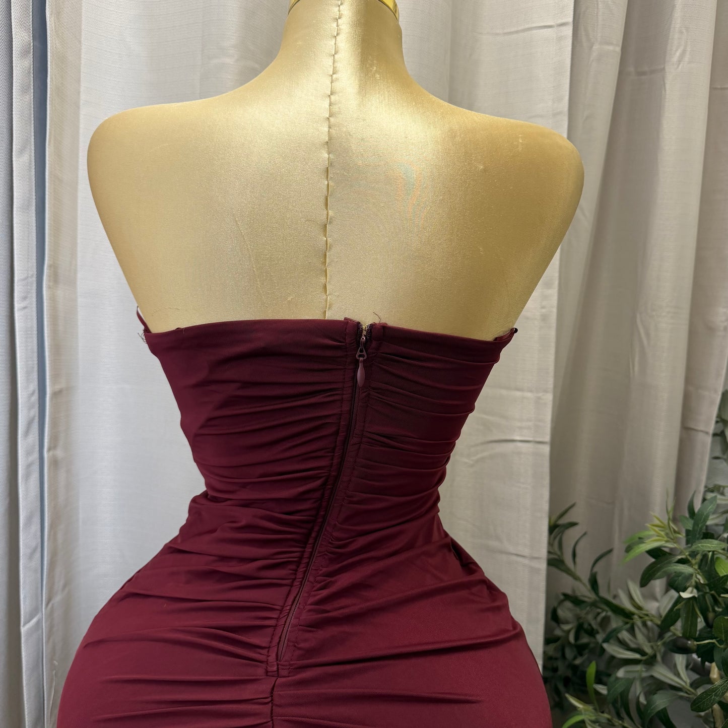 STRAPELESS TWIST FRONT MIDI DRESS-Wine